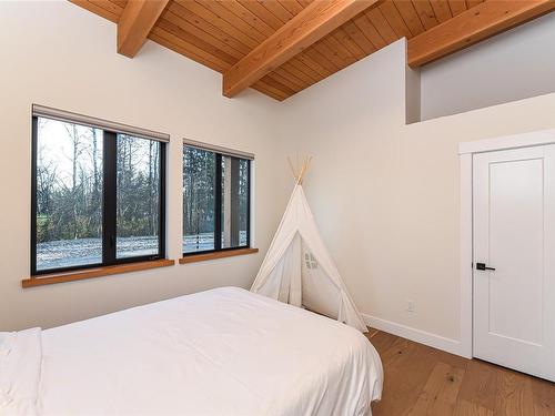 4359 Camco Rd, Courtenay, BC - Indoor Photo Showing Bedroom