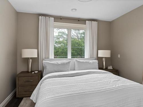 2685 Burdick Ave, Oak Bay, BC - Indoor Photo Showing Bedroom