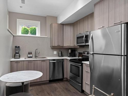 2685 Burdick Ave, Oak Bay, BC - Indoor Photo Showing Kitchen