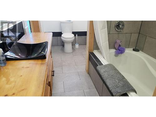 6694 Fawn Creek Road, 100 Mile House, BC - Indoor Photo Showing Bathroom