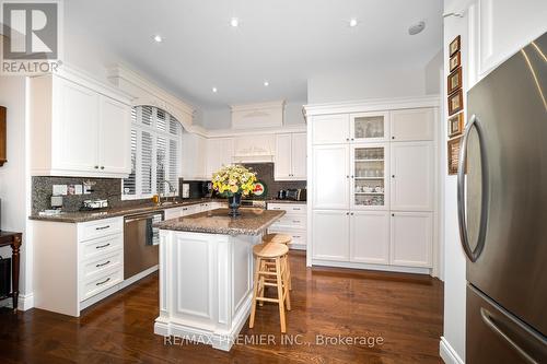 51 Ballantrae Rd, Whitchurch-Stouffville, ON - Indoor Photo Showing Kitchen With Upgraded Kitchen