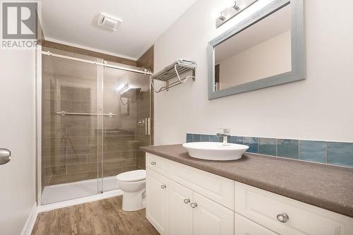 2527 Islandview Road, Blind Bay, BC - Indoor Photo Showing Bathroom