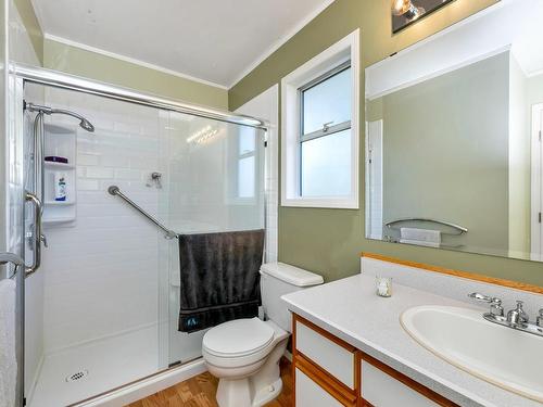 6981 West Coast Rd, Sooke, BC - Indoor Photo Showing Bathroom