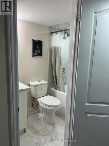 37 Leadenhall Road, Brampton, ON - Indoor Photo Showing Bathroom
