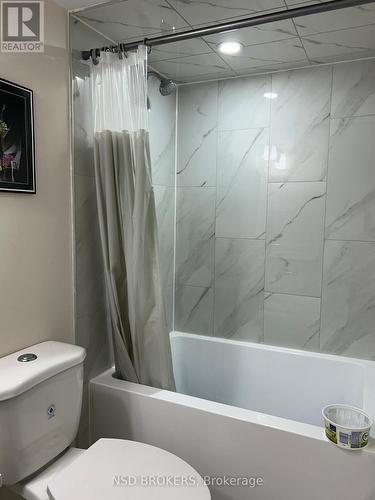37 Leadenhall Road, Brampton, ON - Indoor Photo Showing Bathroom