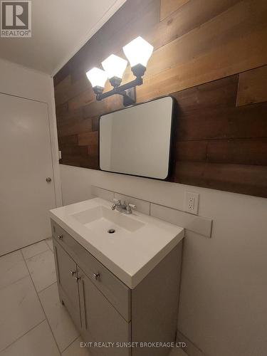 66 Needham Street, Kawartha Lakes, ON - Indoor Photo Showing Bathroom