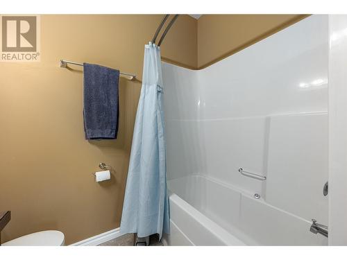 5666 Lynes Road, Falkland, BC - Indoor Photo Showing Bathroom