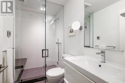 3 Garden Circ, Toronto, ON - Indoor Photo Showing Bathroom