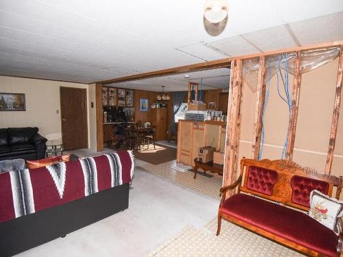 7520 West Subdivision Road, Clinton, BC - Indoor Photo Showing Bedroom