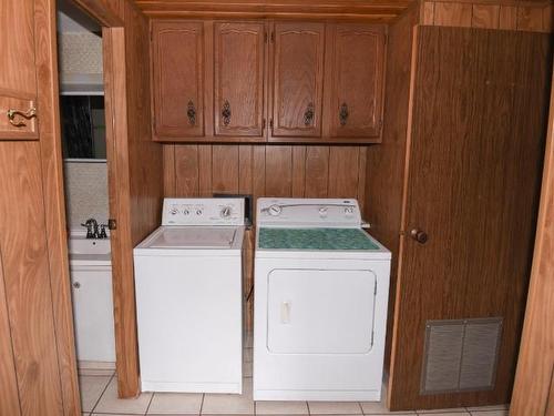 7520 West Subdivision Road, Clinton, BC - Indoor Photo Showing Laundry Room