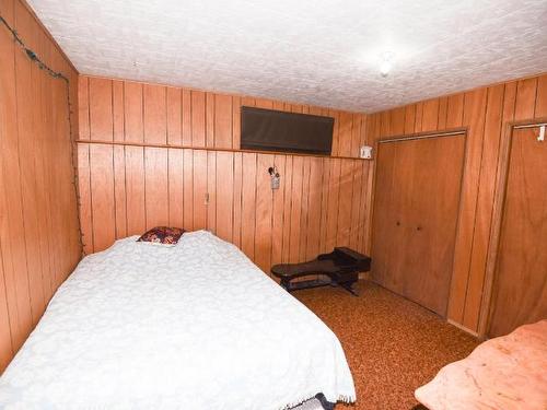 7520 West Subdivision Road, Clinton, BC - Indoor Photo Showing Bedroom