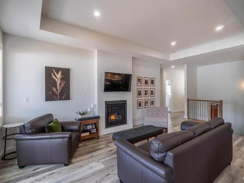 5766 Dallas Drive, Kamloops, BC - Indoor Photo Showing Living Room With Fireplace