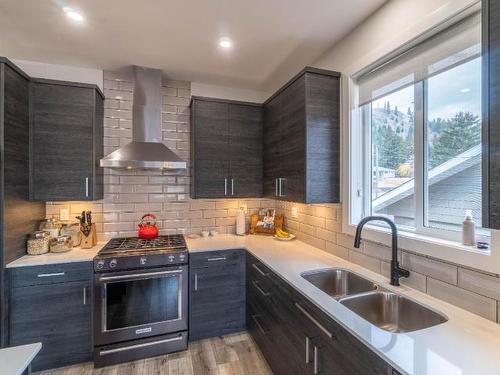 5766 Dallas Drive, Kamloops, BC - Indoor Photo Showing Kitchen With Double Sink With Upgraded Kitchen