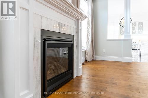 20 Deerfield Lane, Hamilton, ON - Indoor Photo Showing Living Room With Fireplace