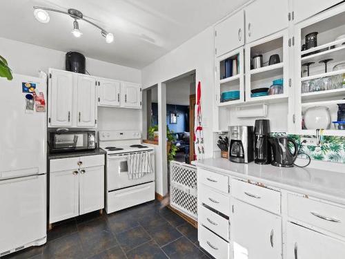 1079 Surrey Ave, Kamloops, BC - Indoor Photo Showing Kitchen