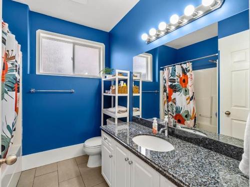 744 Chaparral Place, Kamloops, BC - Indoor Photo Showing Bathroom