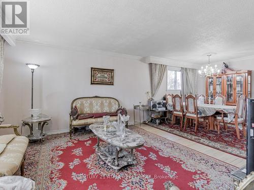 387 Crosby Avenue, Richmond Hill, ON - Indoor Photo Showing Living Room
