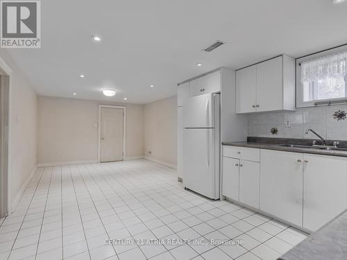 387 Crosby Avenue, Richmond Hill, ON - Indoor Photo Showing Kitchen With Double Sink