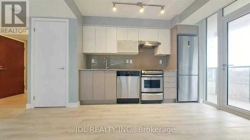 423 - 160 Flemington Road, Toronto, ON - Indoor Photo Showing Kitchen With Stainless Steel Kitchen
