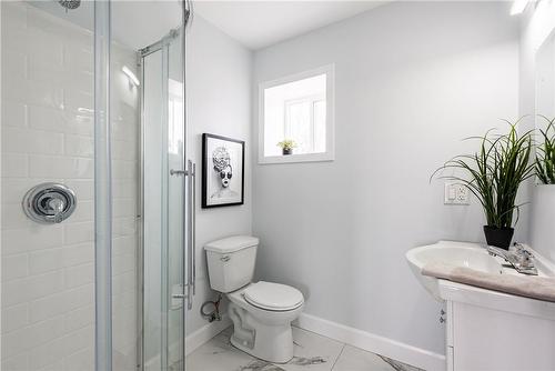521 South Pelham Road, Welland, ON - Indoor Photo Showing Bathroom