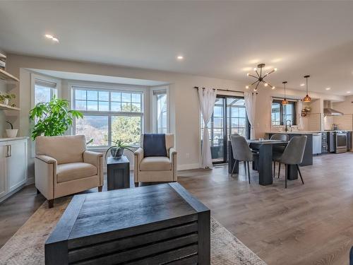 57 Greenwood Drive, Penticton, BC - Indoor Photo Showing Living Room