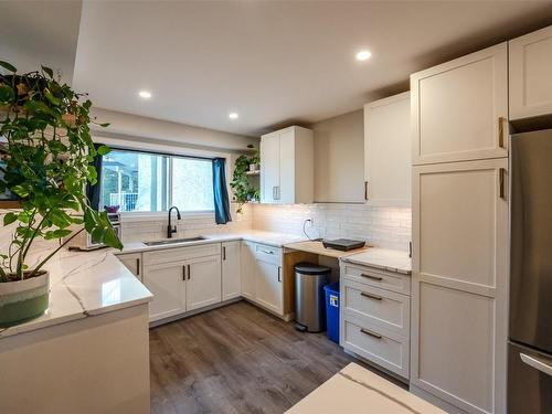 57 Greenwood Drive, Penticton, BC - Indoor Photo Showing Kitchen With Upgraded Kitchen