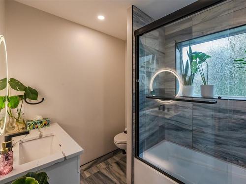 57 Greenwood Drive, Penticton, BC - Indoor Photo Showing Bathroom