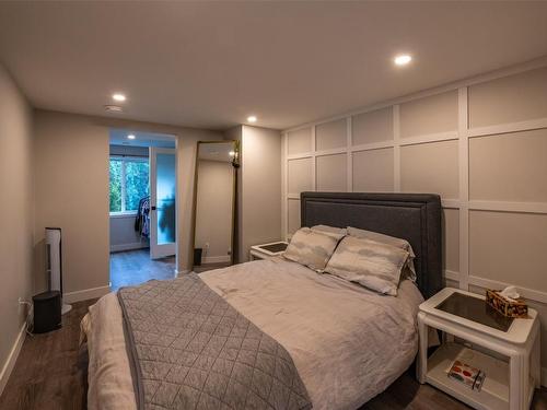57 Greenwood Drive, Penticton, BC - Indoor Photo Showing Bedroom