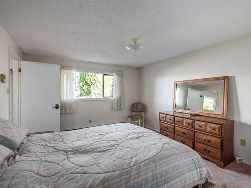 4980 Chute Lake Road, Kelowna, BC - Indoor Photo Showing Bedroom