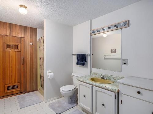 4980 Chute Lake Road, Kelowna, BC - Indoor Photo Showing Bathroom
