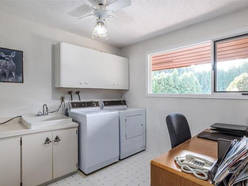 4980 Chute Lake Road, Kelowna, BC - Indoor Photo Showing Laundry Room