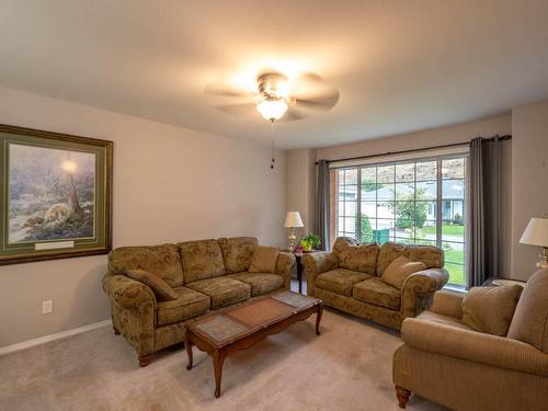 536 Red Wing Drive, Penticton, BC - Indoor Photo Showing Living Room