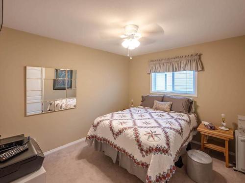 536 Red Wing Drive, Penticton, BC - Indoor Photo Showing Bedroom