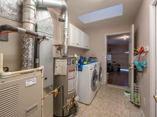 536 Red Wing Drive, Penticton, BC - Indoor Photo Showing Laundry Room