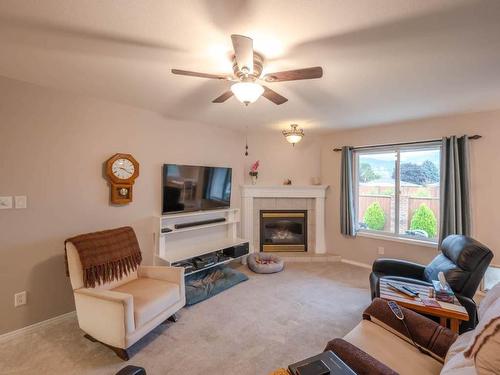 536 Red Wing Drive, Penticton, BC - Indoor Photo Showing Living Room With Fireplace