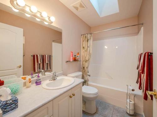 536 Red Wing Drive, Penticton, BC - Indoor Photo Showing Bathroom