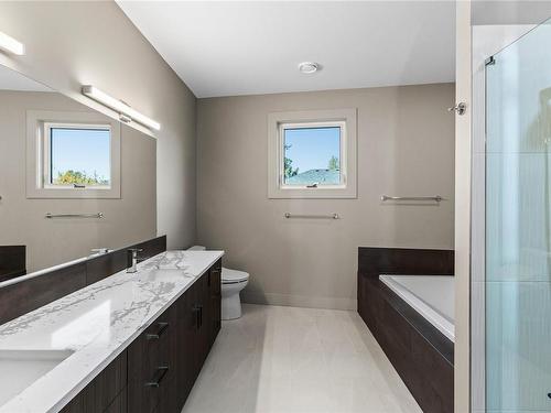1831 Westlock Rd, Duncan, BC - Indoor Photo Showing Bathroom