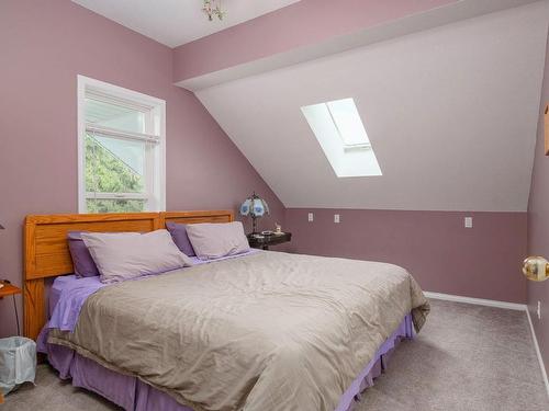 5769 River Rd, Port Alberni, BC - Indoor Photo Showing Bedroom