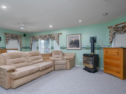 5769 River Rd, Port Alberni, BC - Indoor Photo Showing Living Room