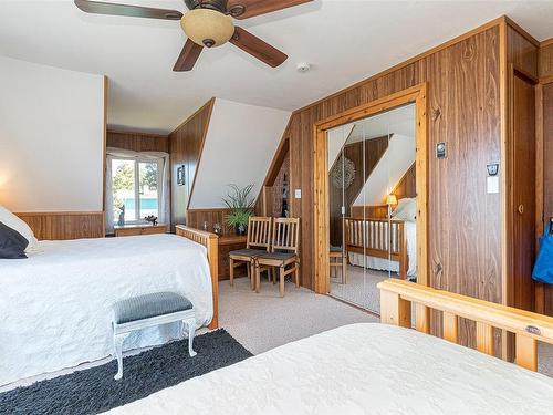5945 Island Hwy West, Qualicum Beach, BC - Indoor Photo Showing Bedroom