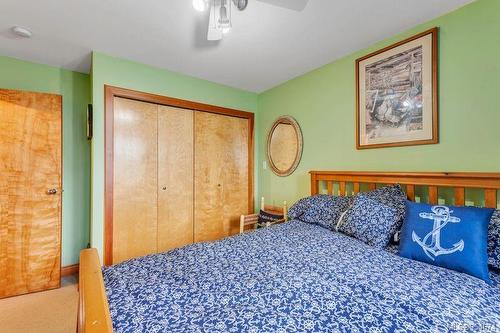 253 Alder St South, Campbell River, BC - Indoor Photo Showing Bedroom