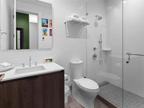 412-521 Courtney St, Victoria, BC - Indoor Photo Showing Bathroom