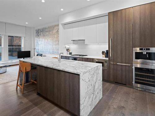 412-521 Courtney St, Victoria, BC - Indoor Photo Showing Kitchen With Upgraded Kitchen