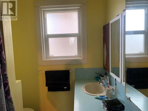 750 Fuller Avenue, Kelowna, BC - Indoor Photo Showing Bathroom