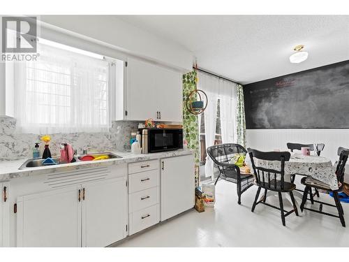 2100 1 Avenue Ne, Salmon Arm, BC - Indoor Photo Showing Kitchen
