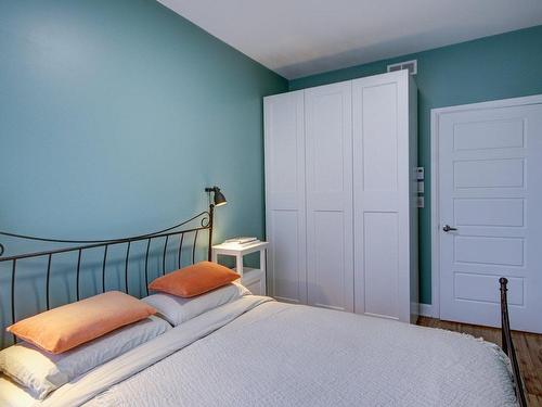 Chambre Ã Â coucher - 315-245 Ch. Bates, Mont-Royal, QC - Indoor Photo Showing Bedroom