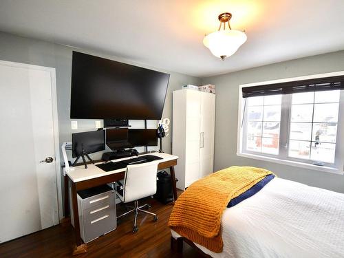Master bedroom - 301-350 Rue Sylvio-Mantha, Vaudreuil-Dorion, QC - Indoor Photo Showing Bedroom