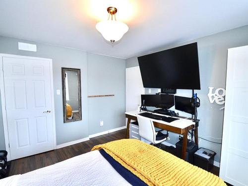 Master bedroom - 301-350 Rue Sylvio-Mantha, Vaudreuil-Dorion, QC - Indoor Photo Showing Office