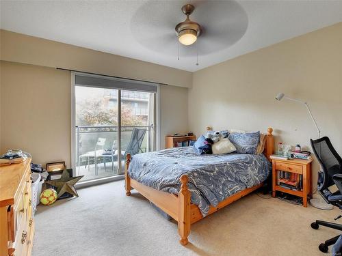 205-1419 Stadacona Ave, Victoria, BC - Indoor Photo Showing Bedroom