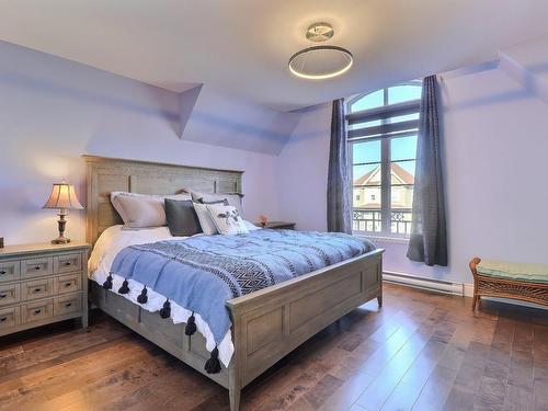 Master bedroom - 260 Ch. De La Prucheraie, Sainte-Marthe-Sur-Le-Lac, QC - Indoor Photo Showing Bedroom